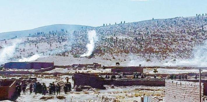 Mineros bolivianos radicalizan su protesta, portan armas de fuego