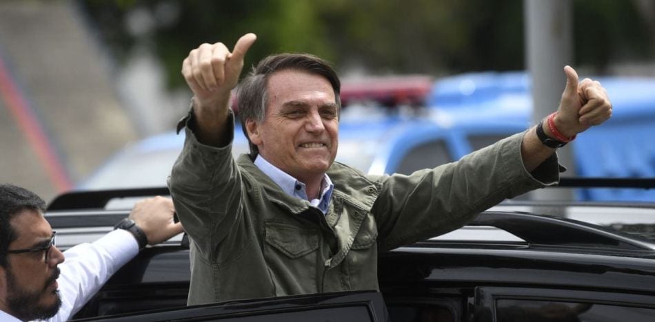 Presidente Jair Bolsonaro eliminará 21.000 cargos públicos en Brasil: Noticia del Día