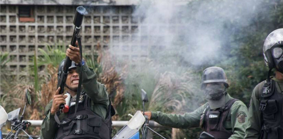 Régimen de Maduro desesperado por comprar bombas lacrimógenas a Chile para seguir reprimiendo