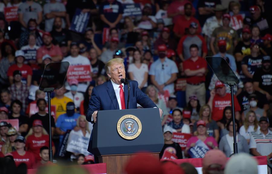 Trump le suelta la mano a Guaidó y considera reunirse con Maduro