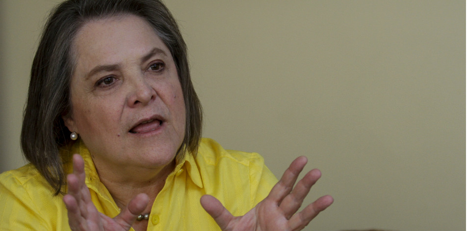 Izquierda colombiana dividida: Exministra de Trabajo Clara López se lanza a la presidencia