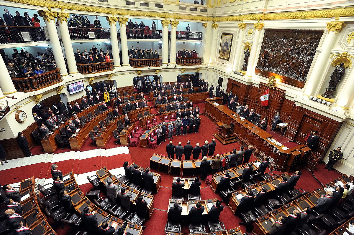 Perú: Congreso ignora cuestión de confianza y reta a Vizcarra a cerrar el Parlamento