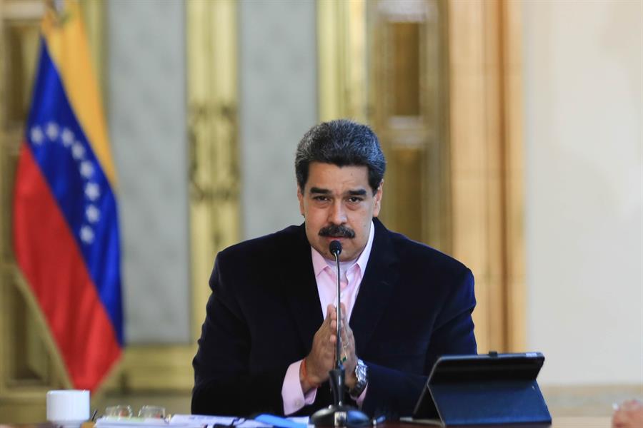 En plena pandemia, Maduro deja sin gasolina a Venezuela para enviarla a Cuba