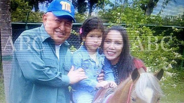 Venezuela: Aparecen fotos de otra posible hija de Hugo Chávez