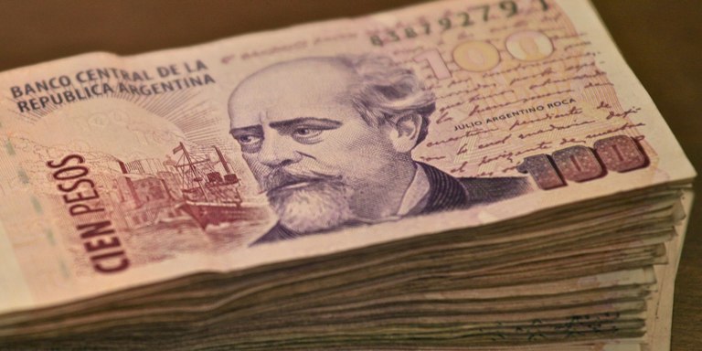 El «cepo cambiario» en Argentina y&nbsp;sus consecuencias negativas
