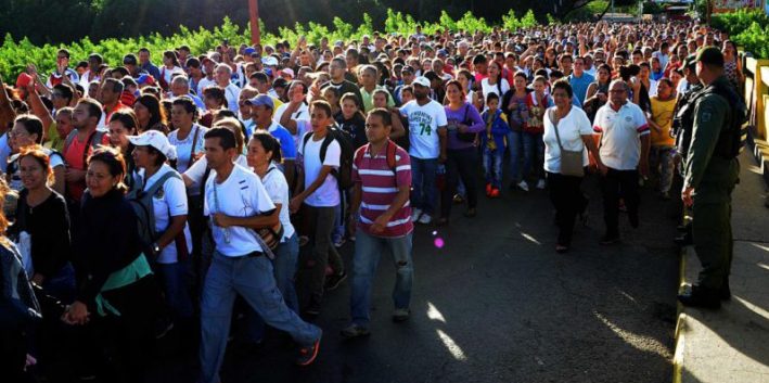 It is not a marathon: it is an avalanche of Venezuelans wanting to buy in Cúcuta the day the Government opened its borders (EfectoCocuyo)