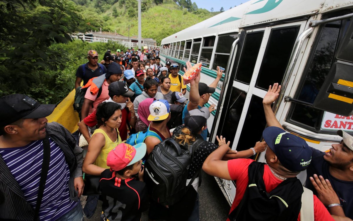 Honduras militariza frontera con Guatemala por éxodo masivo