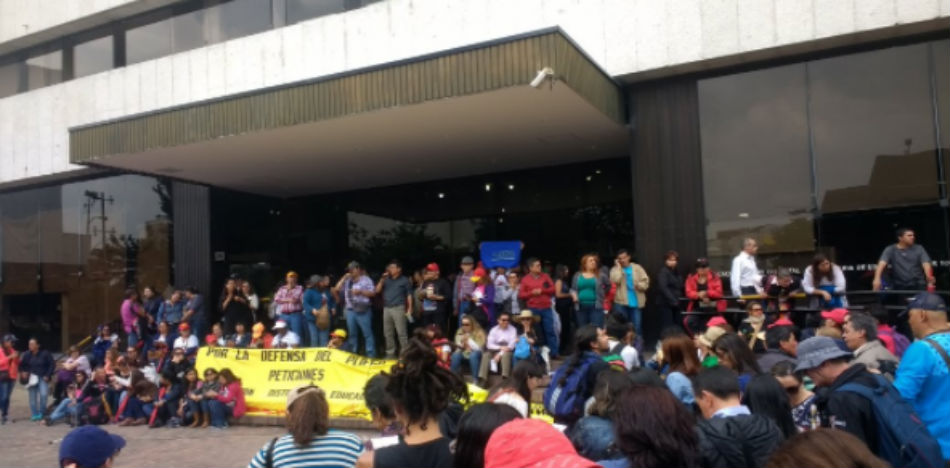 Alumnos sin clase en Bogotá: maestros marcharon hacia el Ministerio de Educación
