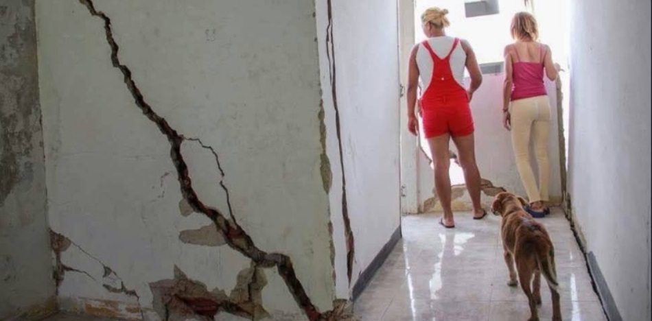 Misión desalojo: se desploman edificios populares mal construidos por Hugo Chávez tras solo 7 años