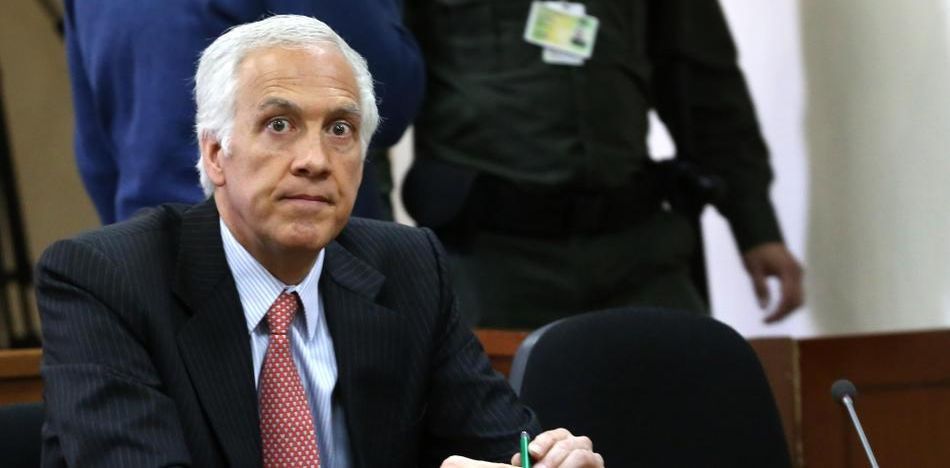 Exalcalde de Bogotá pide megapensión de congresista desde la cárcel