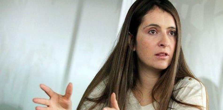 Senadora colombiana critica excesiva licencia de maternidad tras dar a luz