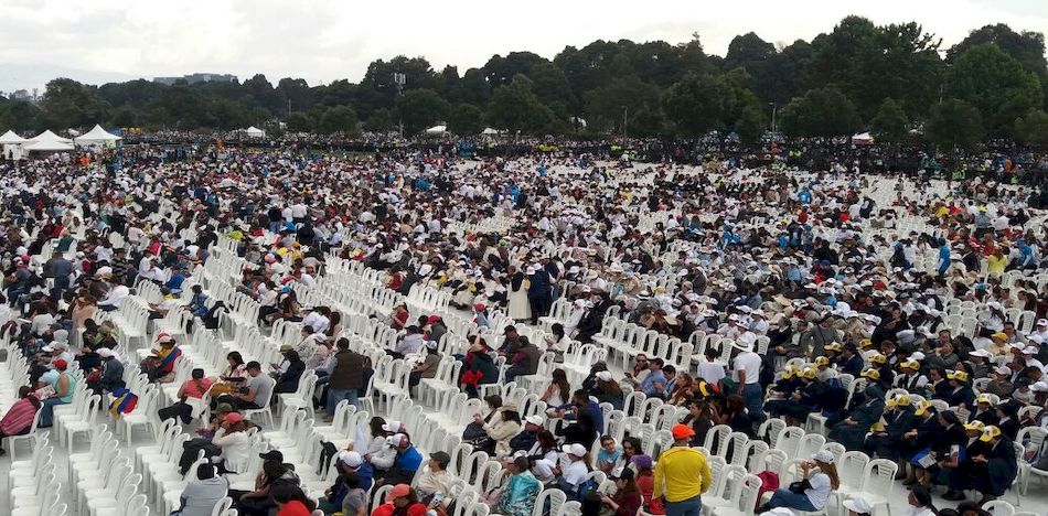 Precandidatos en Colombia aprovecharon misa del papa para recoger firmas