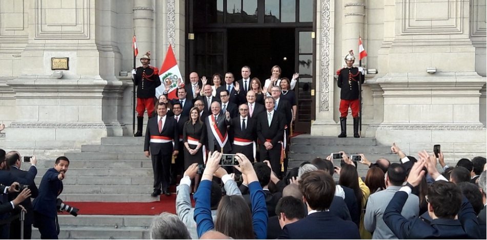 Tensión de poderes en Perú