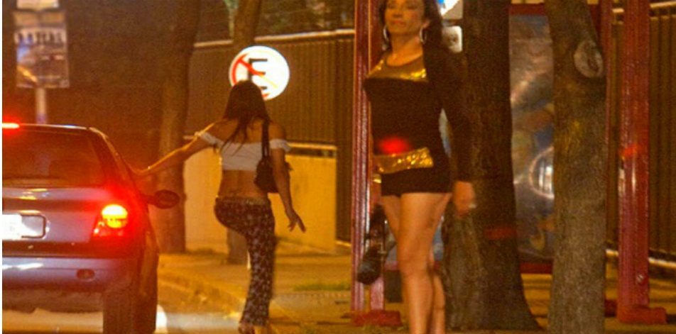 Harina por sexo: prostitutas en Venezuela se ingenian ante escasez e inflac...