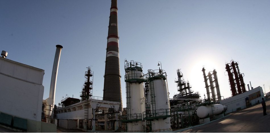 Cuba le arrebata a Venezuela refinería de PDVSA