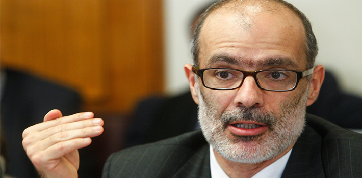 Gobierno propone a chilenos endeudarse antes de que lleguen «tiempos más difíciles»