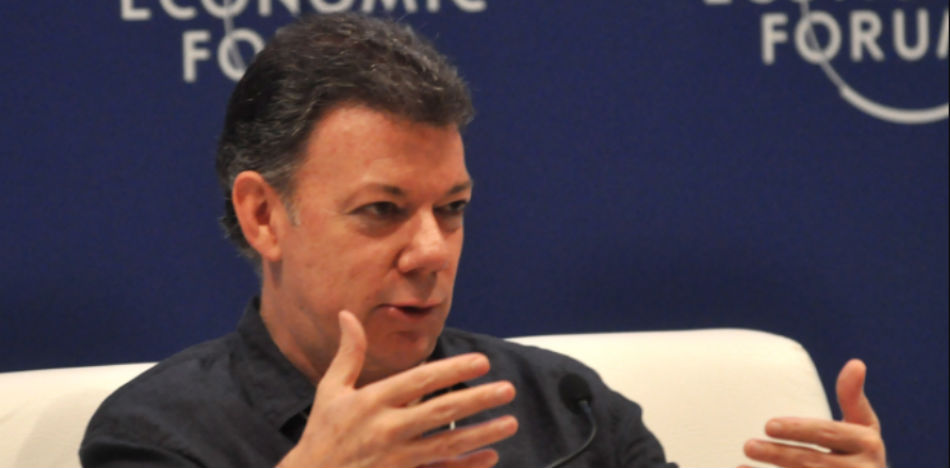 Colombia: acusan a campaña de Santos de recibir dinero «por debajo de la mesa»