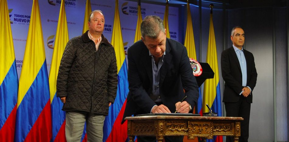 Santos ordena cese de hostilidades con ELN pese a desastre ambiental que causó la guerrilla