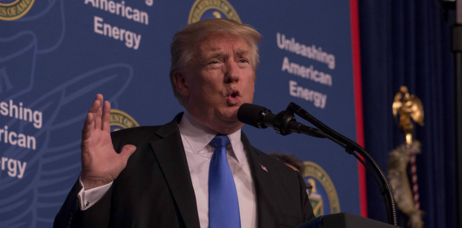 Presidente Donald Trump abre la posibilidad de intervenir militarmente a Venezuela