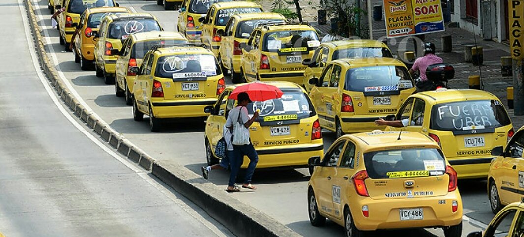 Taxistas en Colombia lograron bloquear a Uber y aseguran ir por otras aplicaciones