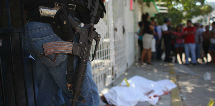 Aseguran que enfrentar militares y narcos desató la violencia en México